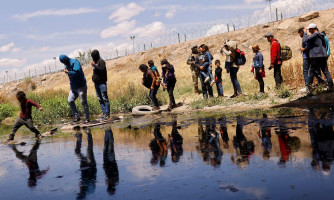 Autoridades mexicanas encontram 175 imigrantes em caminhão perto da fronteira sul
