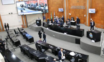 Dois suplentes ocupam vagas de deputados titulares