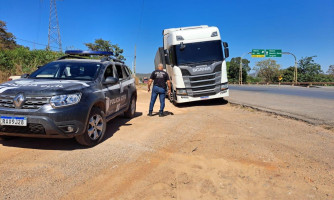 Polícia Civil recupera carreta carregada com 37 toneladas de chapas de aço