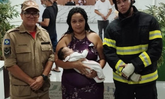 Bombeiros salvam bebê de dois meses que engasgou com leite materno