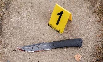 Mulher tenta matar o marido com 4 facadas; duas na cabeça