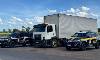 Polícia Civil e PRF apreendem caminhão carregado de alimentos pertencente a facção criminosa em Cáceres