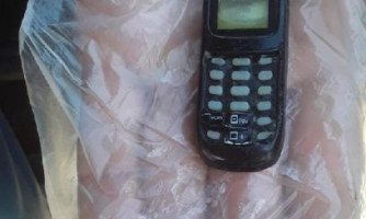Após 40 dias, preso que engoliu celular passa por cirurgia para retirada de objeto