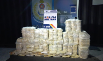 Carreta com 420 tabletes de pasta base de cocaína é apreendida pela PM