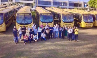 EMENDA DE R$ 3,2 MILHÕES: Deputado Valmir Moretto destina 8 ônibus para todas APAES da região Oeste