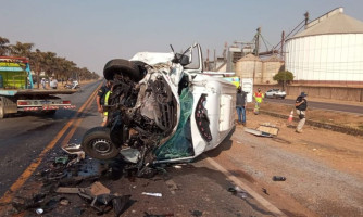 Enfermeira e paciente morrem em acidente entre ambulância e carreta em MT