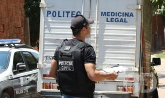 Filho encontra a mãe morta e amarrada no chão do quarto em MT