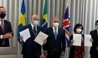 Fiocruz e AstraZeneca firmam compromisso para compra de IFA para produzir 60 milhões de vacinas Covid-19 em 2022