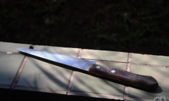 Homem é esfaqueado por 'amigo' durante briga política