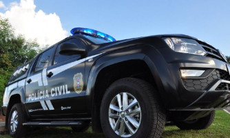 Homem é preso pela Polícia Civil por descumprir medida protetiva e agredir novamente a mãe em Comodoro