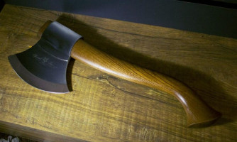 Juradas condenam casal a 47 anos por matar homem a machadas e queimar corpo para assumir romance