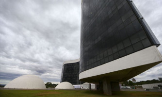 Moraes desbloqueia recursos do PP e Republicanos em ação sobre urnas