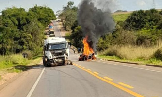 Motorista de carro morre carbonizado em acidente com carreta na BR-163 em MT