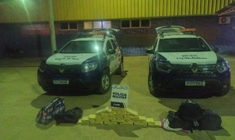 PM flagra passageiros de ônibus com 24 tabletes de droga na Rodoviária de Cáceres