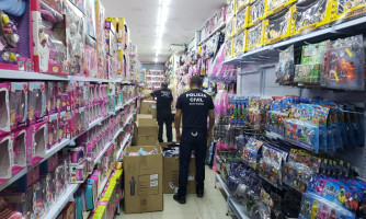 Polícia Civil apreende milhares de brinquedos falsificados no centro de Cuiabá