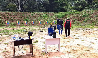 Policiais civis de Comodoro, Vila Bela da Santíssima Trindade, Campos de Júlio e Rondolândia recebem instrução de tiro de pistola e calibre 12