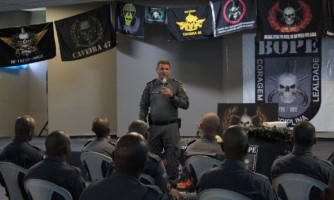 Policiais iniciam curso de operações especiais para novos “caveiras” do Bope