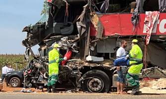 Politec é acionada para apurar causas do acidente na BR-163 entre ônibus e carreta