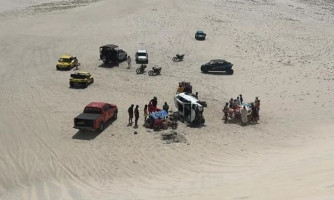 Turista de Mato Grosso morre após carro capotar em duna no Ceará