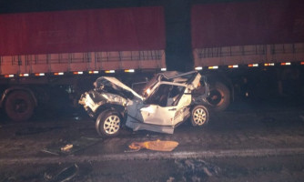 Uno é amassado por duas carretas em MT e motorista sobrevive