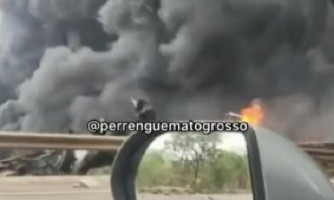 VEJA O VÍDEO: Carreta-tanque explode e mata motorista queimado na Serra de São Vicente