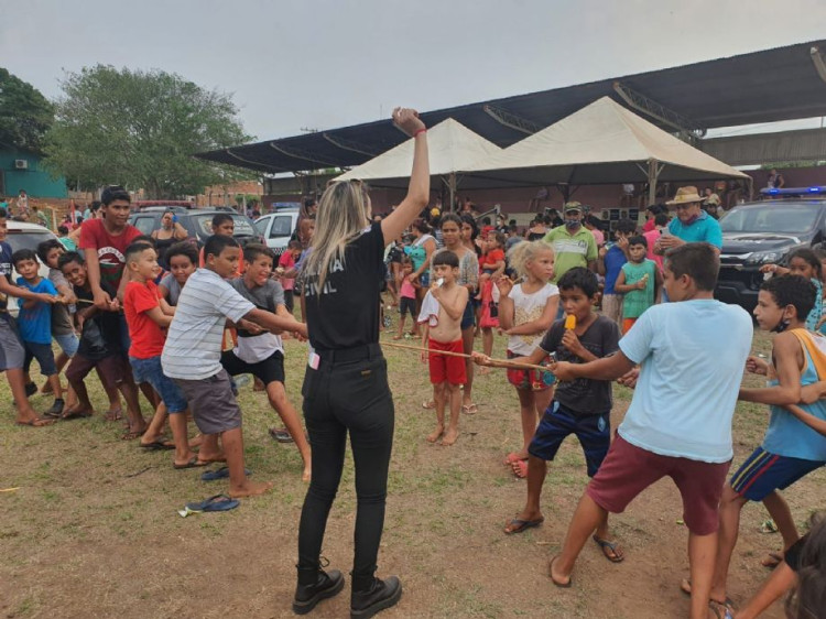 Mais de 600 crianças se divertem em ação social promovida pela Polícia Civil