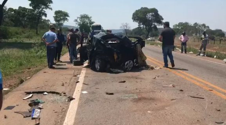 Mulher morre e outras duas pessoas ficam feridas em acidente envolvendo cinco veículos em Cáceres