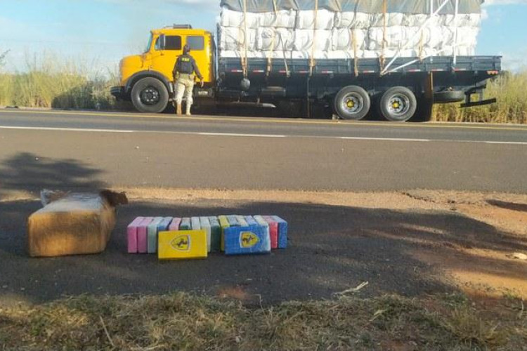 Em Barra do Garças-MT, homem é preso com cocaína na cabine de caminhão