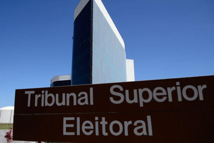 Defesa de Bolsonaro avalia recorrer da decisão do TSE no STF
