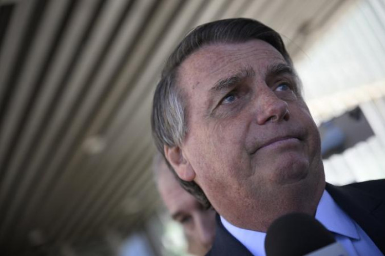 Defesa de Bolsonaro entrega extratos bancários ao STF