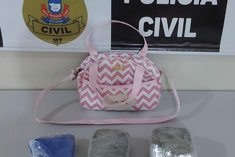 Polícia Civil apreende bolsa infantil carregada com pasta base de cocaína em Cáceres