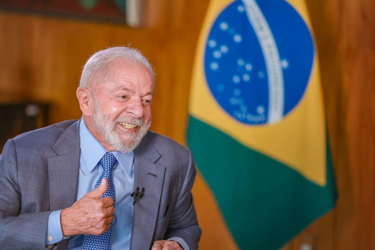 Hemorragia não afeta função cerebral do presidente, diz médico de Lula