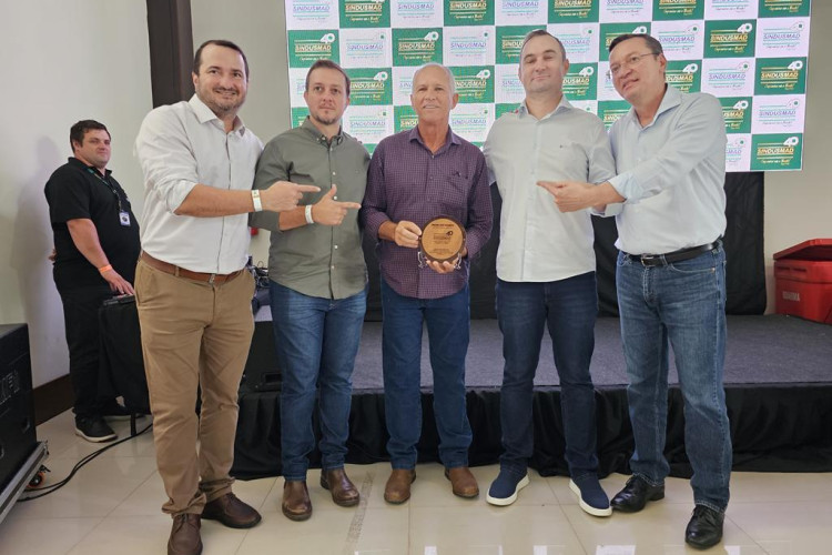 Sindusmad celebra 40 anos com homenagens e presença de lideranças do setor industrial