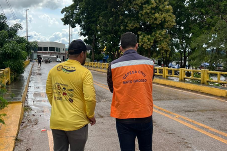 Governo de MT auxilia municípios afetados por enchentes; Defesa Civil e Corpo de Bombeiros atuam na região