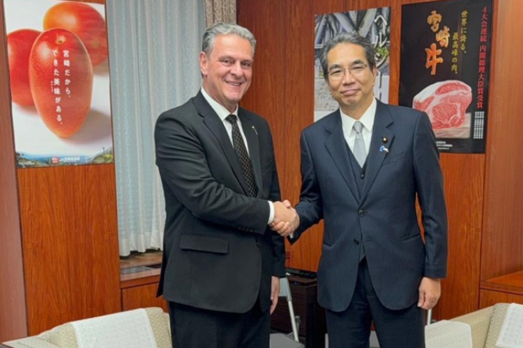 Ministro Carlos Fávaro se reúne com ministro da Agricultura do Japão Taku Eto