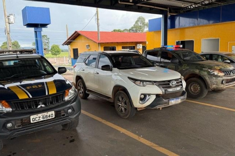 PRF e GEFRON recuperam veículo em Pontes e Lacerda - MT