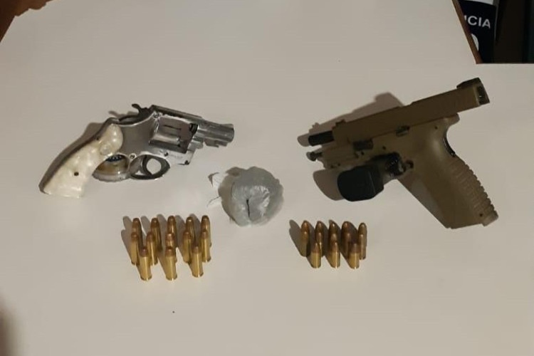 Polícia Militar prende homem com armas de fogo, munições e maconha em zona rural em Vila Bela da Santíssima Trindade