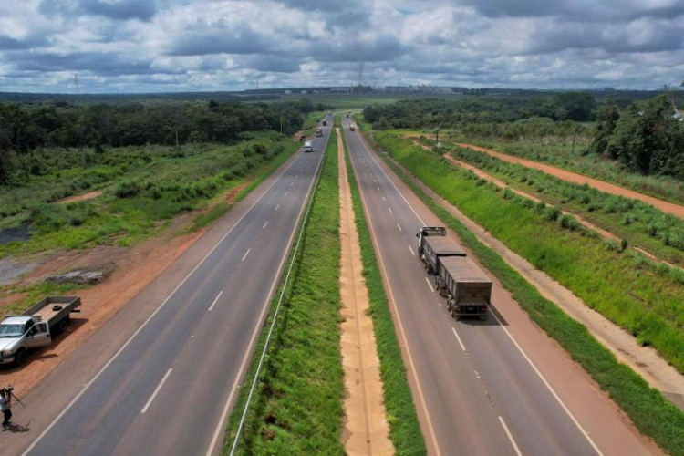Governo de MT antecipa cronograma e projeta conclusão da duplicação da BR-163 em 2026
