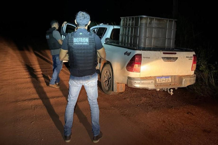 Polícia Civil prende motorista e impede carga de diesel de chegar a garimpo ilegal na Sararé