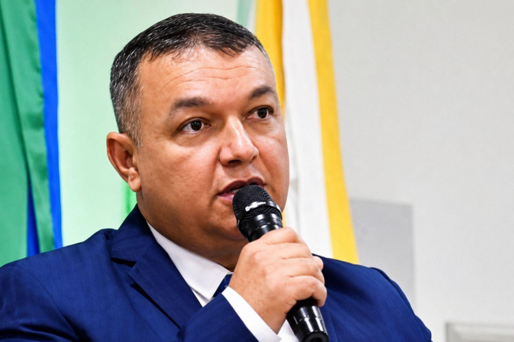 Vereador Clébio Motorista se afasta por 60 dias e Kawanne Pescada assume cadeira na Câmara de Pontes e Lacerda
