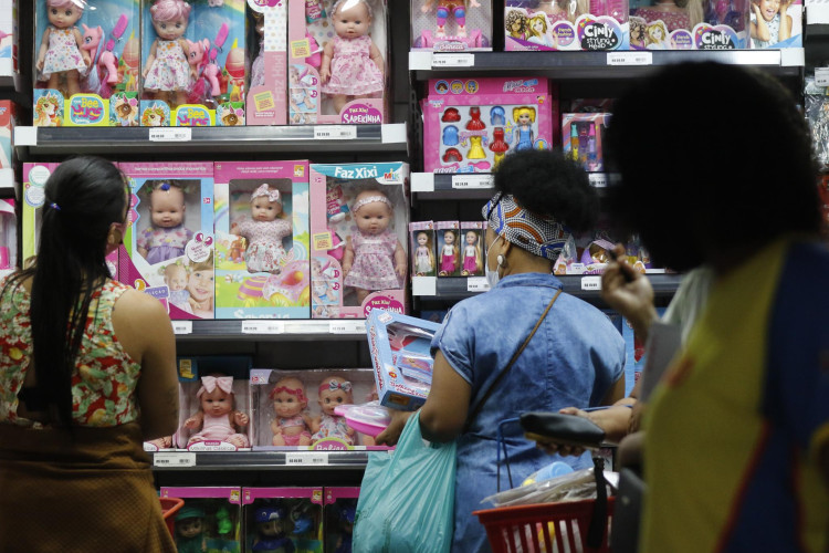 Sicredi orienta para compra consciente de presentes e oportunidade para ensinar sobre educação financeira