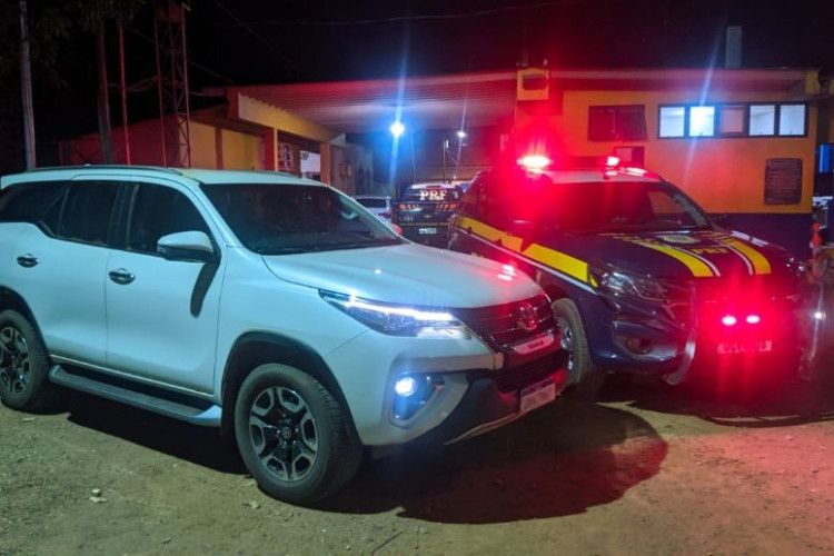 Após fiscalização na BR 070, PRF recupera veículo furtado em Balneário Camboriú