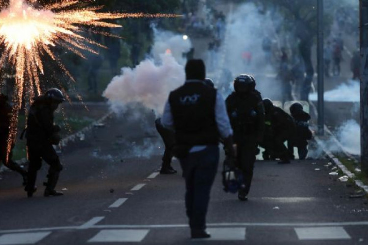 Bolívia registra violentos protestos após prisão de opositor