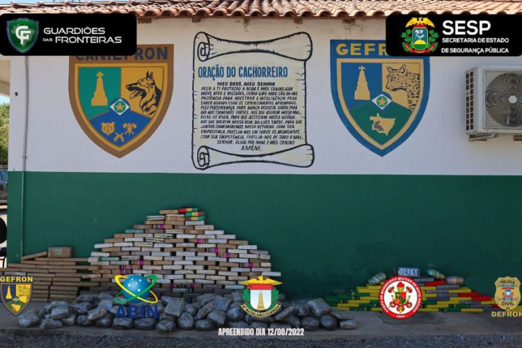 Bolivianos e brasileiros são suspeitos de atravessarem a fronteira a pé levando quase 280 kg de droga em MT