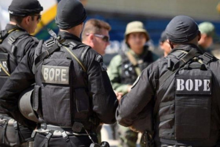 Bope acompanha entrega de mais de R$ 28 mil encontrado por trabalhadoras de cooperativa de reciclagem