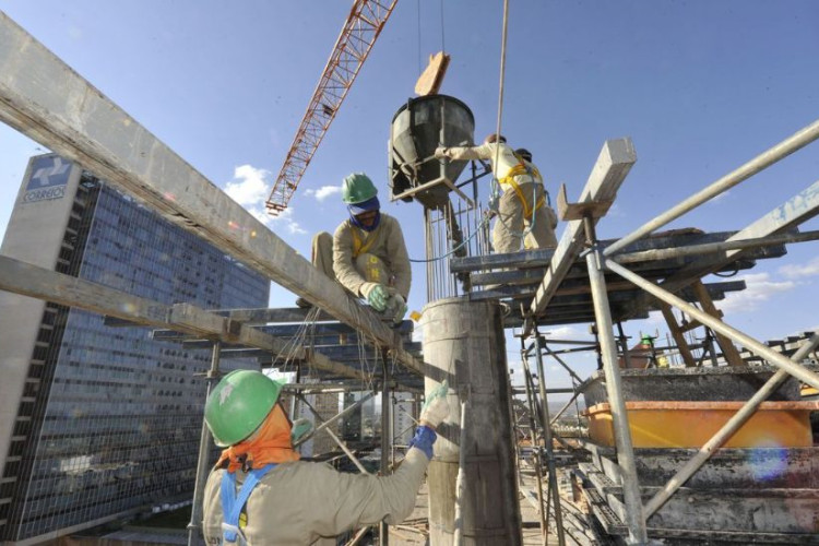 Brasil cria 280,6 mil postos de trabalho formal em maio