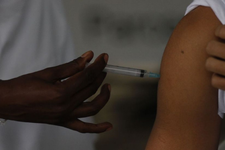 Brasil ultrapassa 100 milhões de pessoas com ciclo vacinal completo