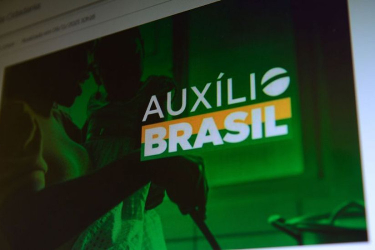 Caixa paga Auxílio Brasil para beneficiários com NIS final 3