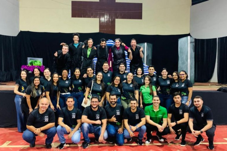 Com apoio da Fundação Sicredi, peça teatral #Juntos leva o teatro a diversas localidades brasileiras em turnê nacional