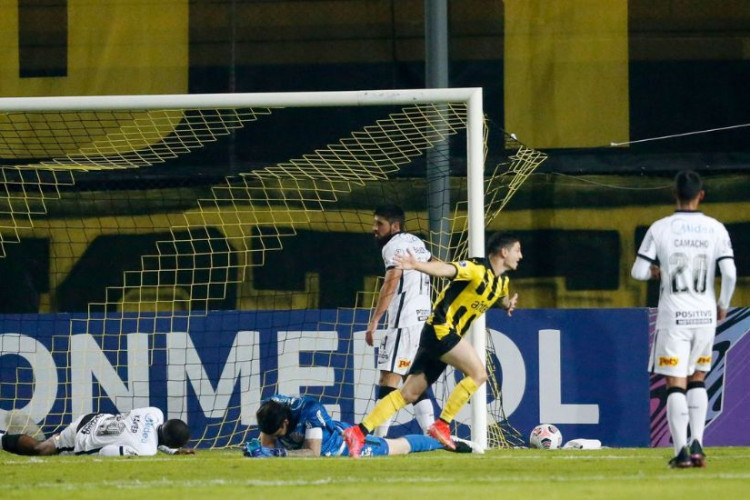 Corinthians é goleado e se despede da Sul-Americana